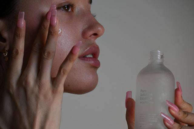 Ilustrasi skincare routine (Unplash.com/Laura Jaeger)