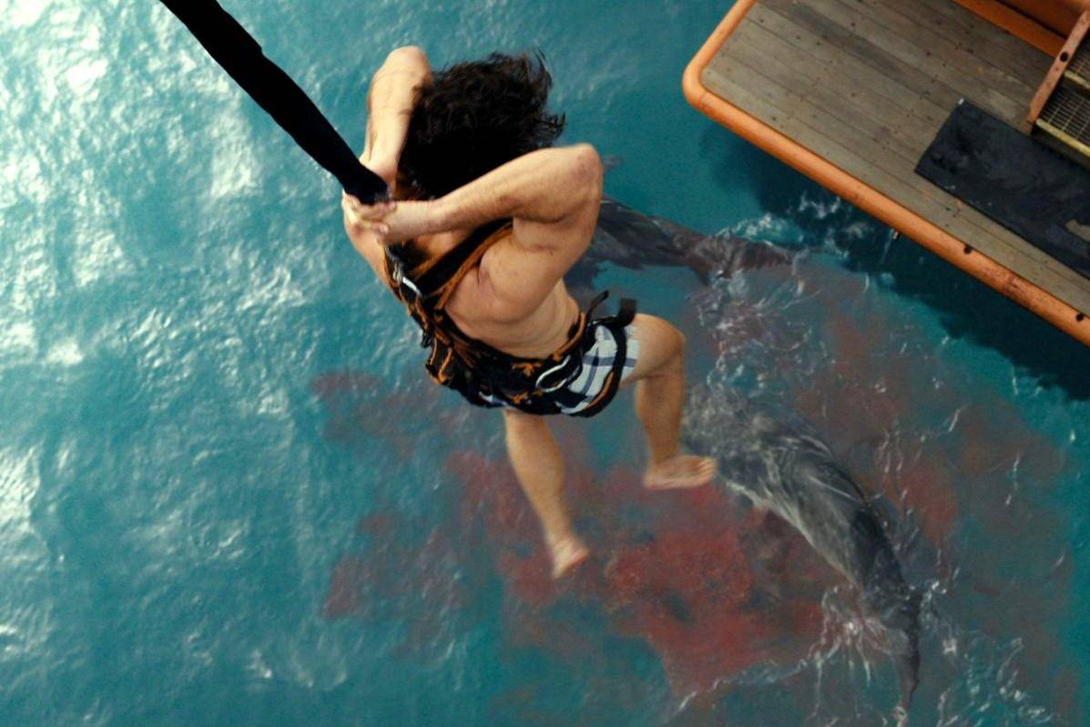 adegan dalam film Dangerous Animals