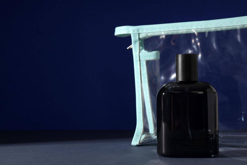 ilustrasi parfum import (freepik.com/atlascompany)