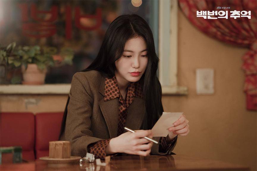 potret Shin Ye Eun di drakor A Hundred Memories