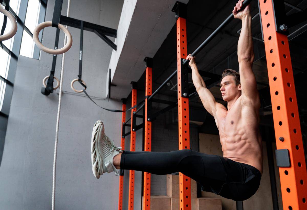 Ilustrasi gerakan gym chin-up (freepik.com/freepik)