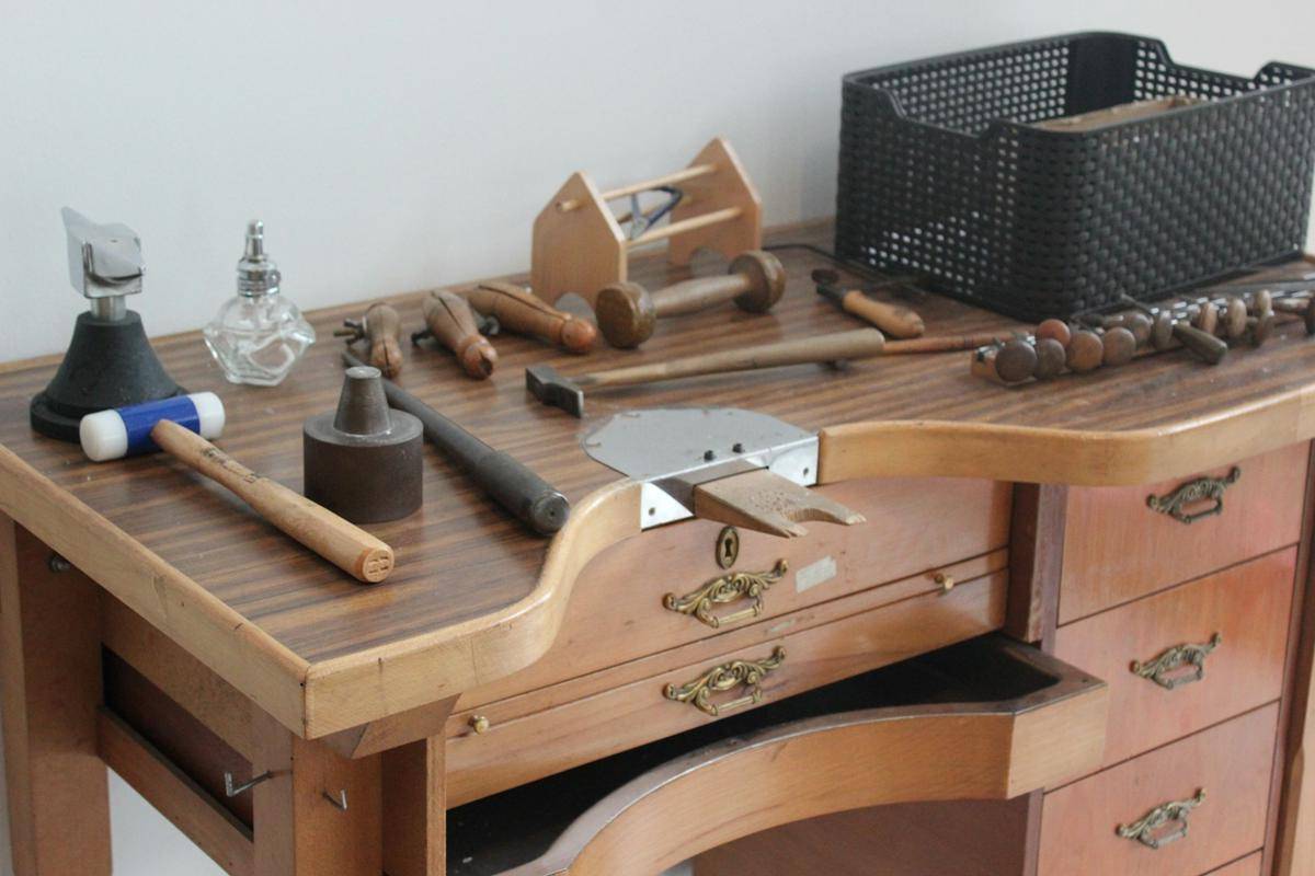 ilustrasi console table 