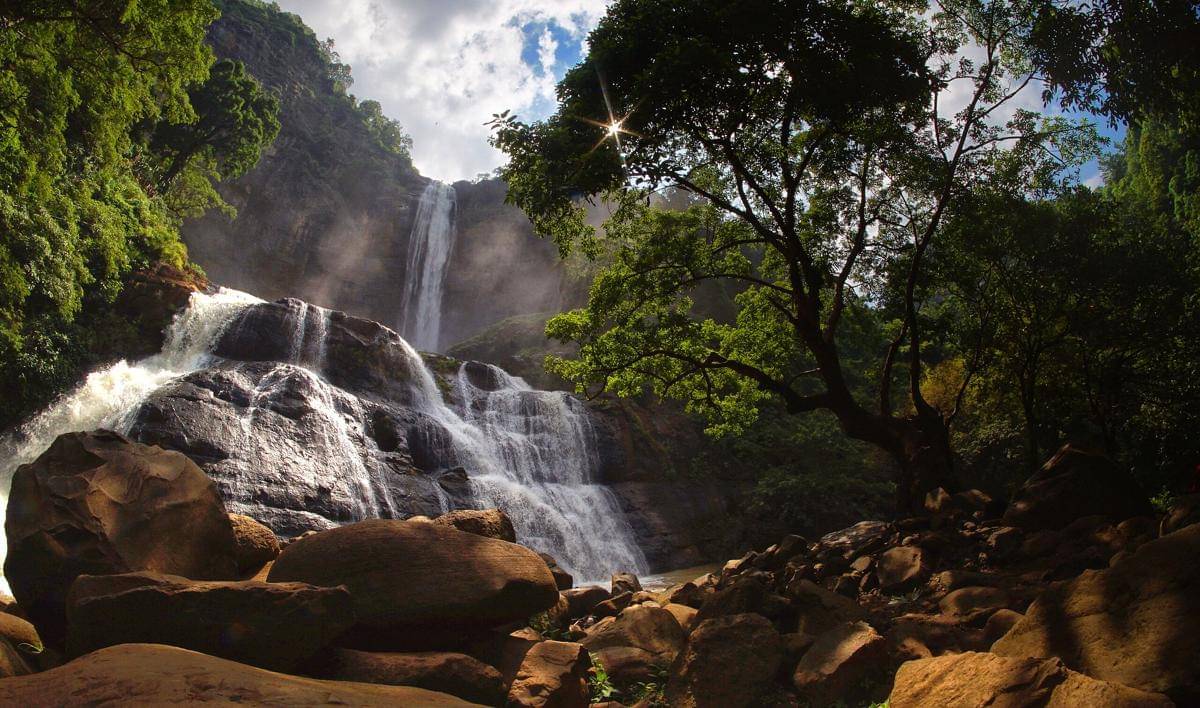 Geopark Ciletuh-Pelabuhan Ratu (commons.wikimedia.org/Irhanz)