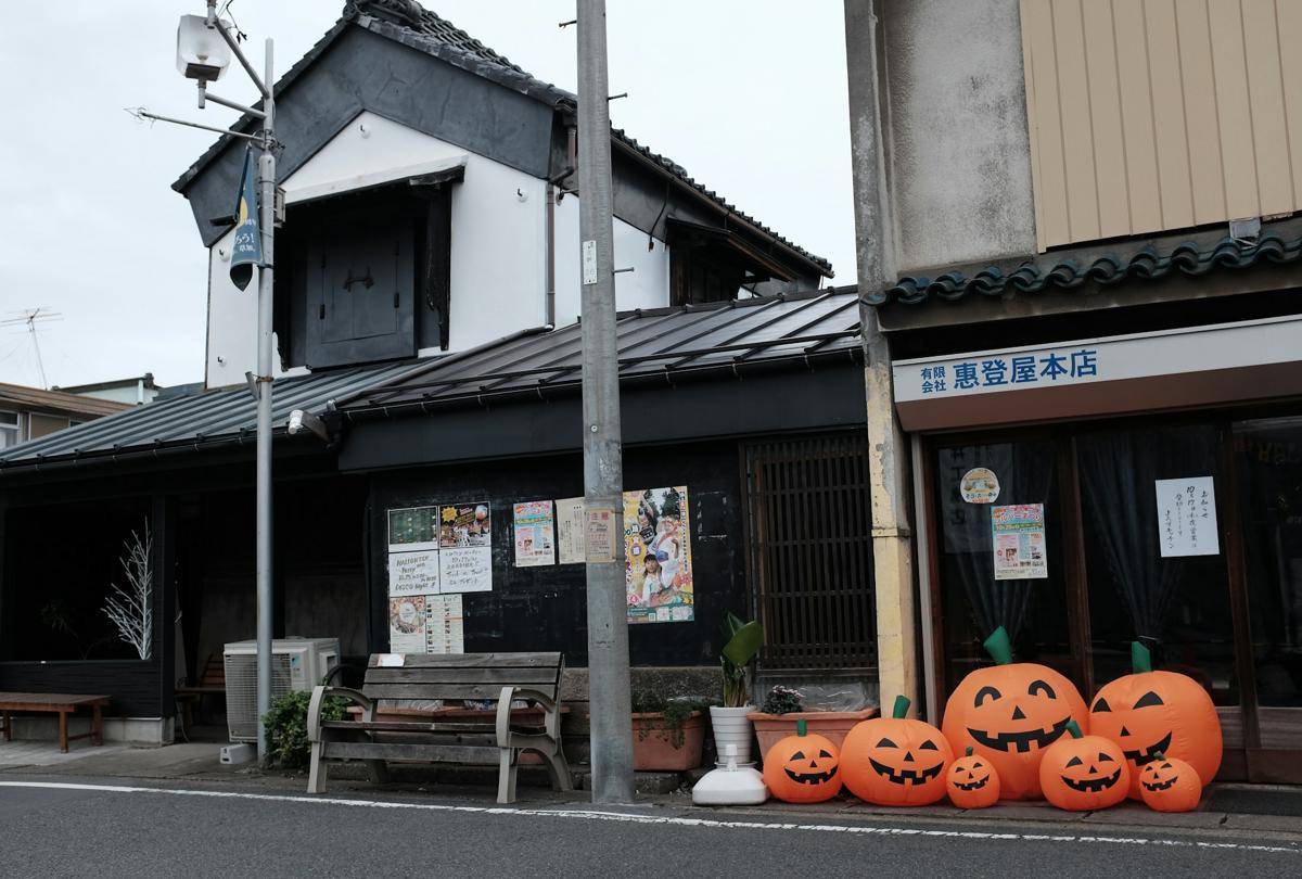 ilustrasi hiasan halloween di Jepang (unsplash.com/Hakan Nural)