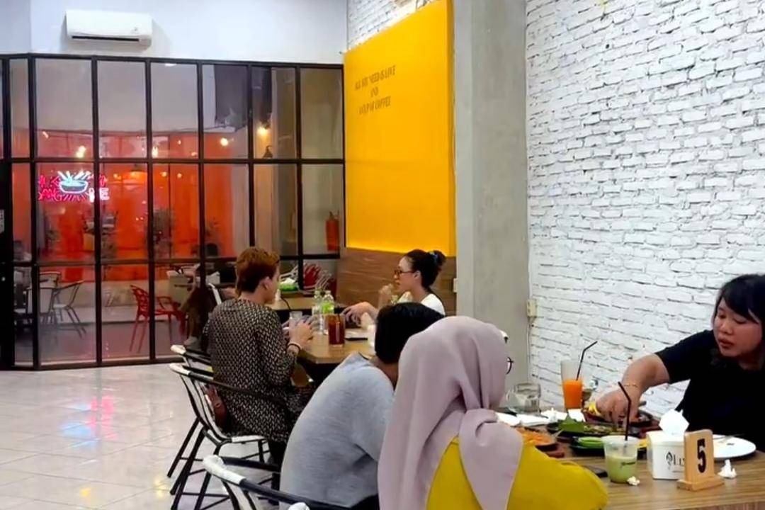 Max n Math’s Café(instagram.com/maxnmaths)