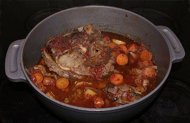 ilustrasi masak osso buco (commons.wikimedia.org/Mogens Engelund)