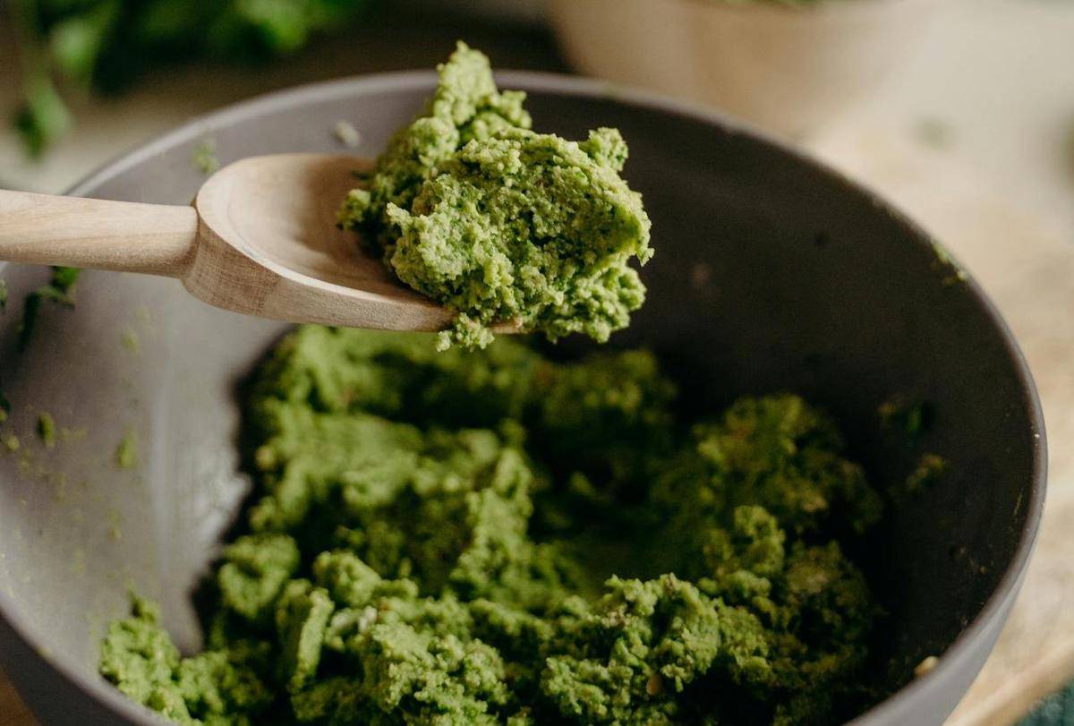 ilustrasi pesto bayam (pexels.com/Alesia Kozik)