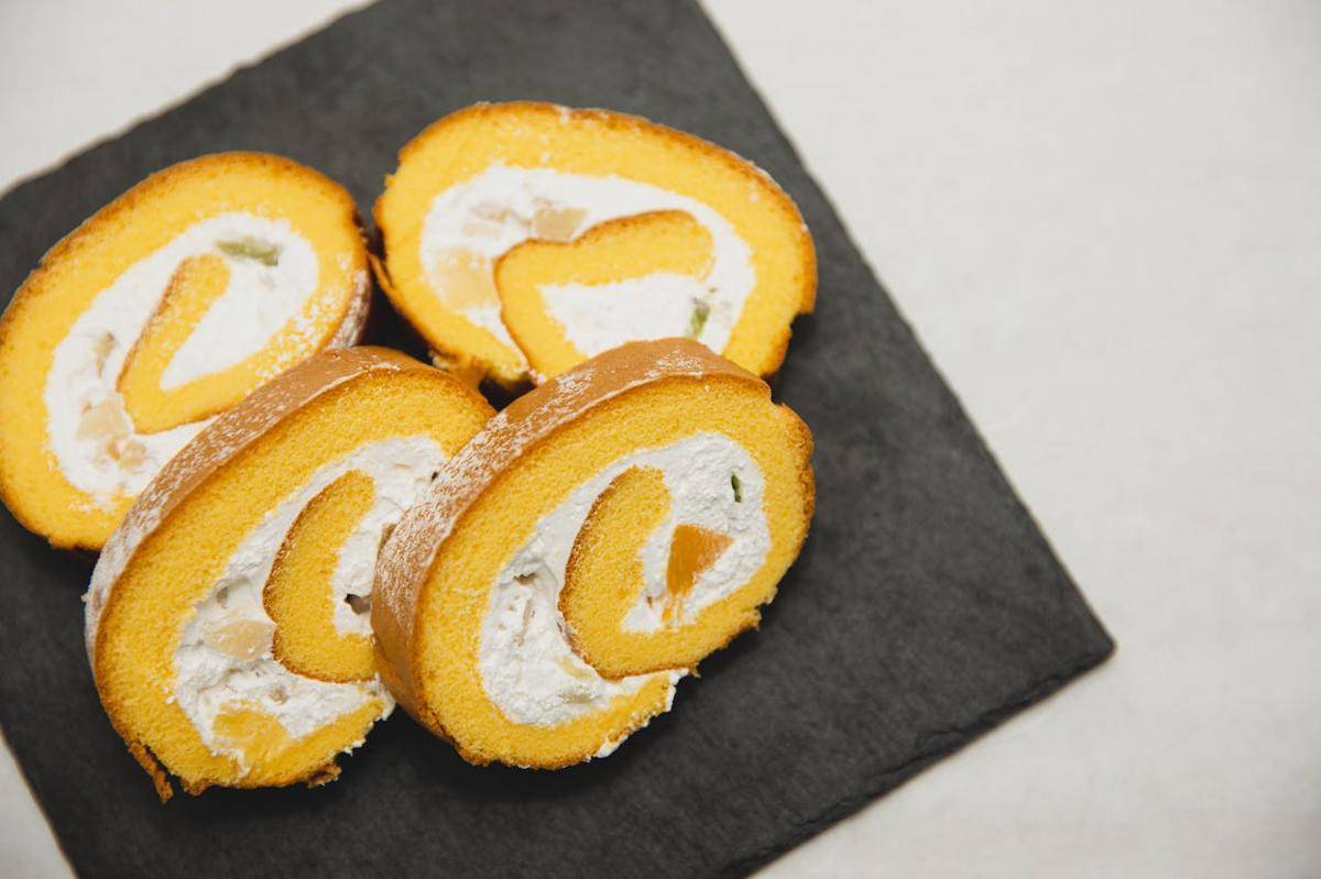 ilustrasi mango roll cake 