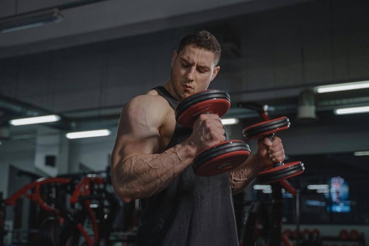 Ilustrasi pria berolahraga di gym (pexels.com/Tima Miroshnichenko)