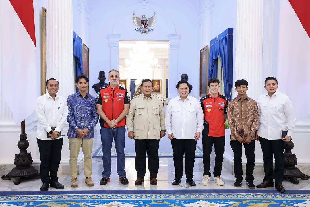 momen foto bersama Marc Marquez dan dua pembalap muda Indonesia (Instagram.com/prabowo)