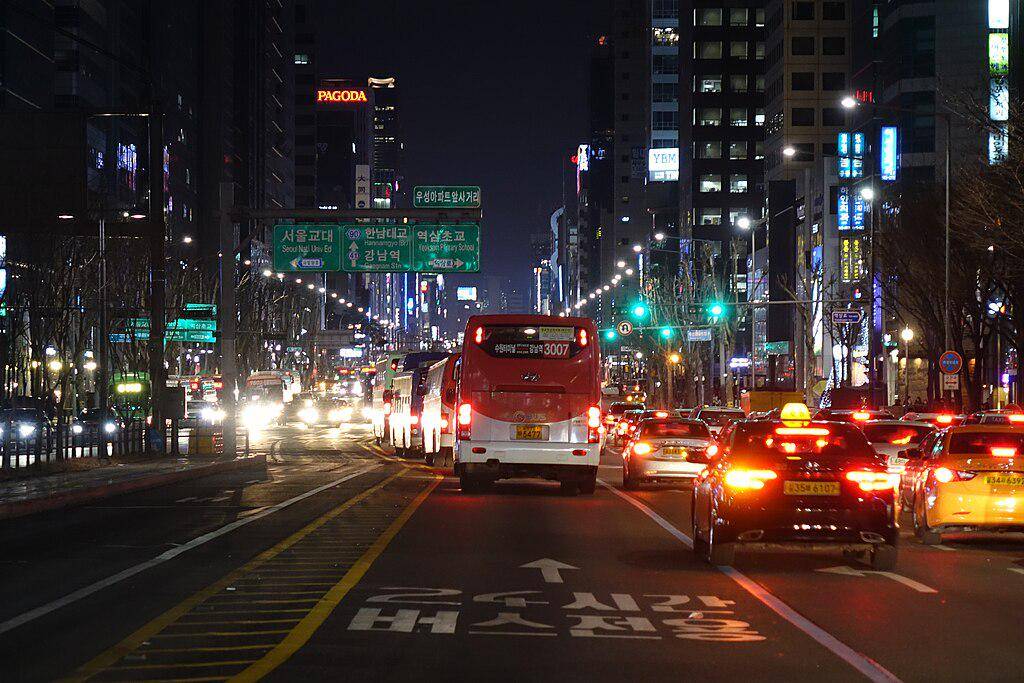 ilustrasi bus malam di Seoul