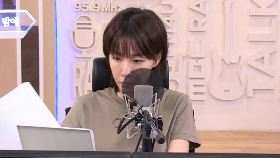 Tangkapan Layar Kim Eana di Program Radionya 