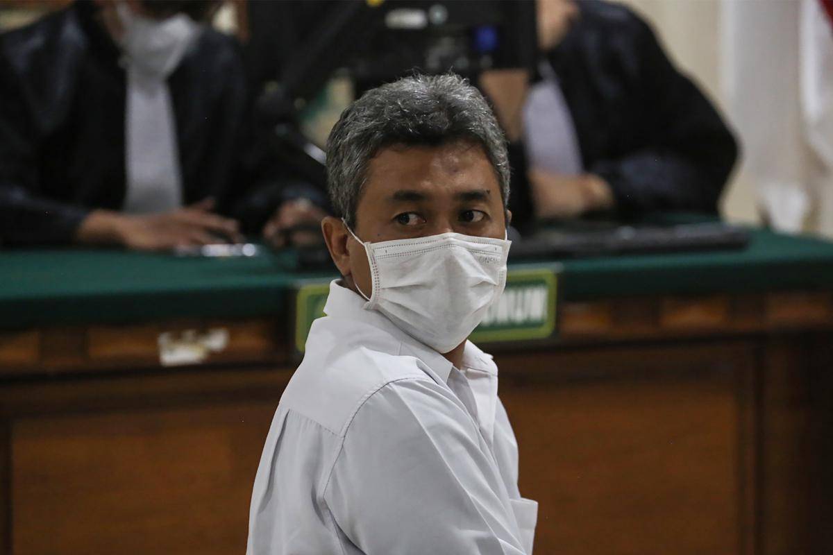 antarafoto-sidang-vonis-kasus-pemerasan-mahasiswa-ppds-undip-1759314582.jpg