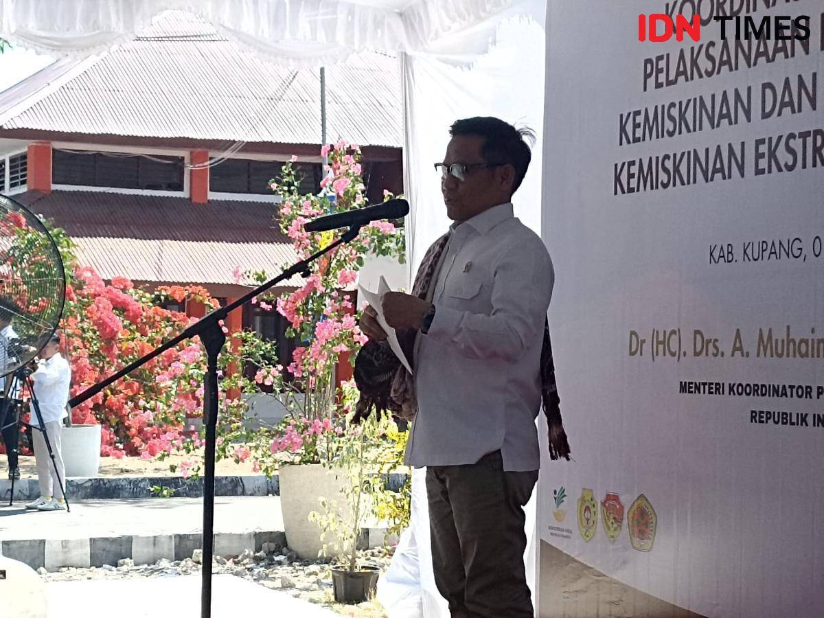Menteri Koordinator Pemberdayaan Masyarakat (Menko PM) Muhaimin Iskandar mengunjungi Sekolah Rakyat Menengah Pertama 19 di Kabupaten Kupang, Nusa Tenggara Timur, Rabu (01/10/2025). (IDN Times/IDN Times Dini Suciatiningrum)