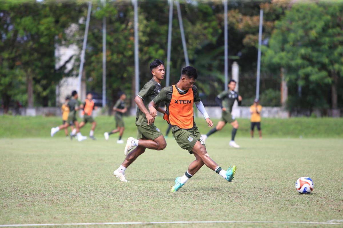 Sumsel united latihan di lapangan JSC Palembang