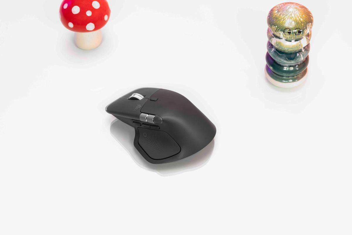 MX Master 4 LIFE Graphite HAPTICS.jpg
