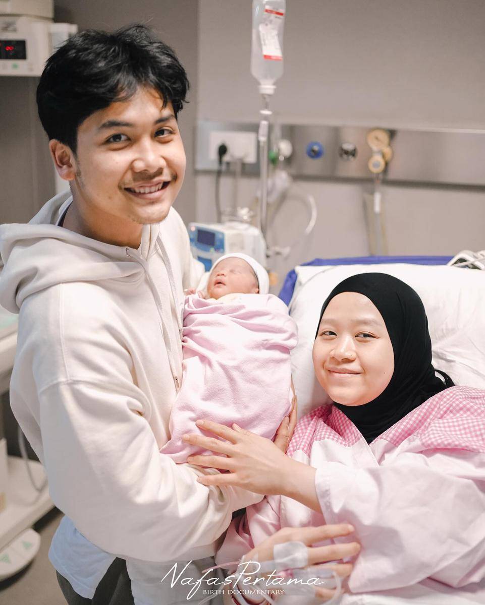 istri Bintang Emon melahirkan 