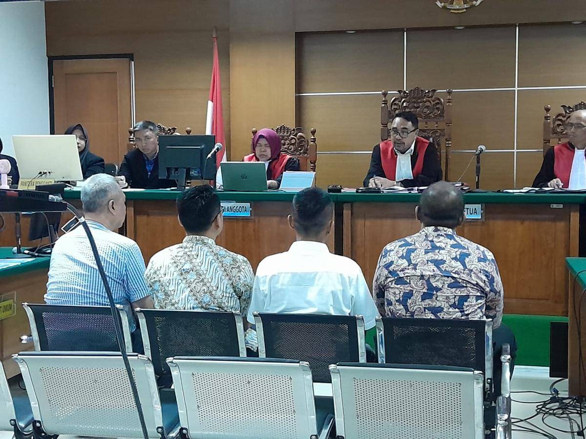 Kadis LH Tangsel dan pengusaha didakwa korupsi sampah