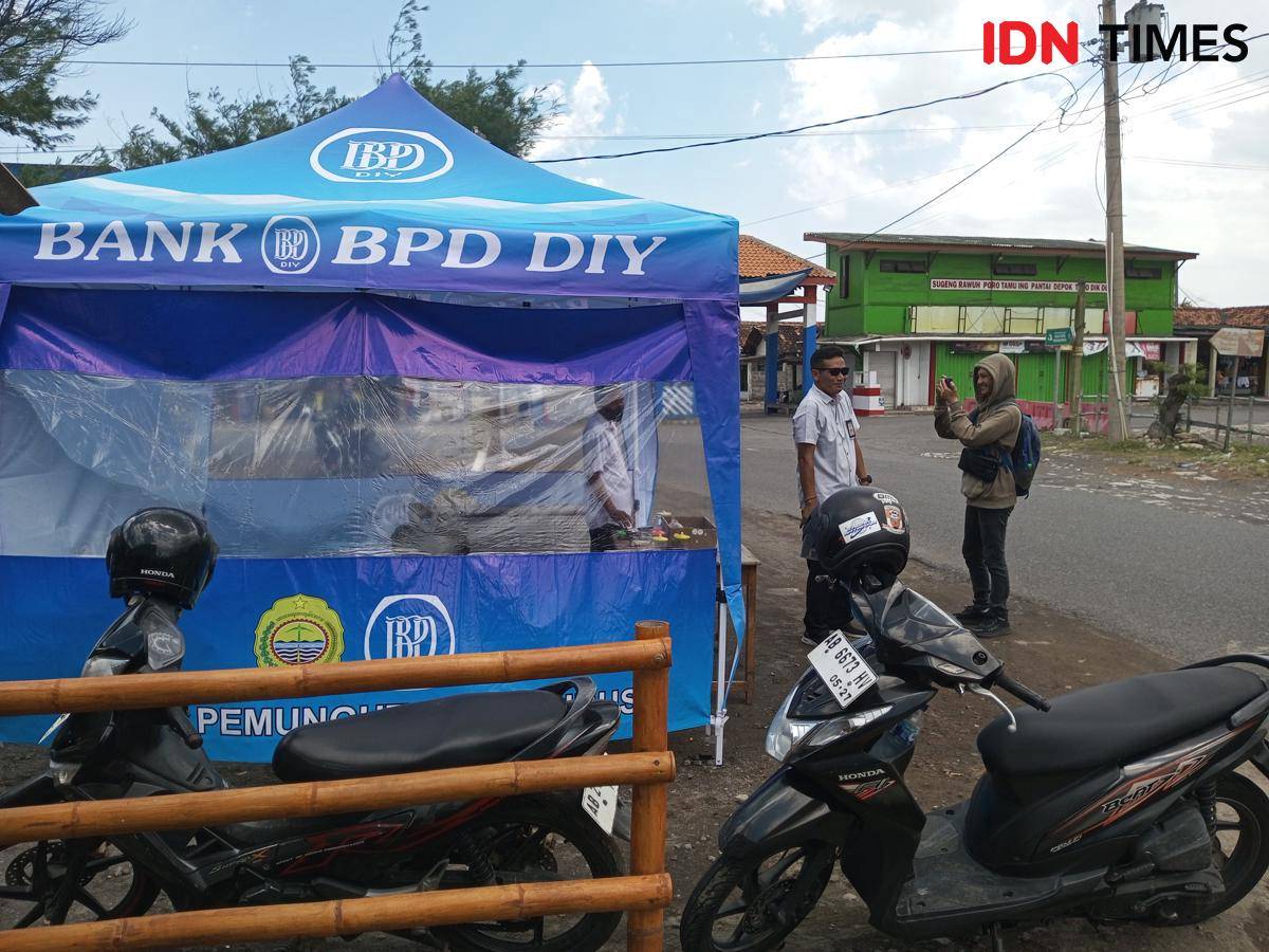 TPR dengan tenda dari di objek wisata pansela Bantul. 