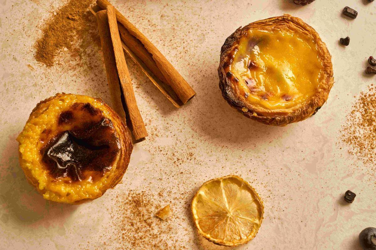 ilustrasi pastel de nata (vecteezy.com/Bogac Dalkiran)