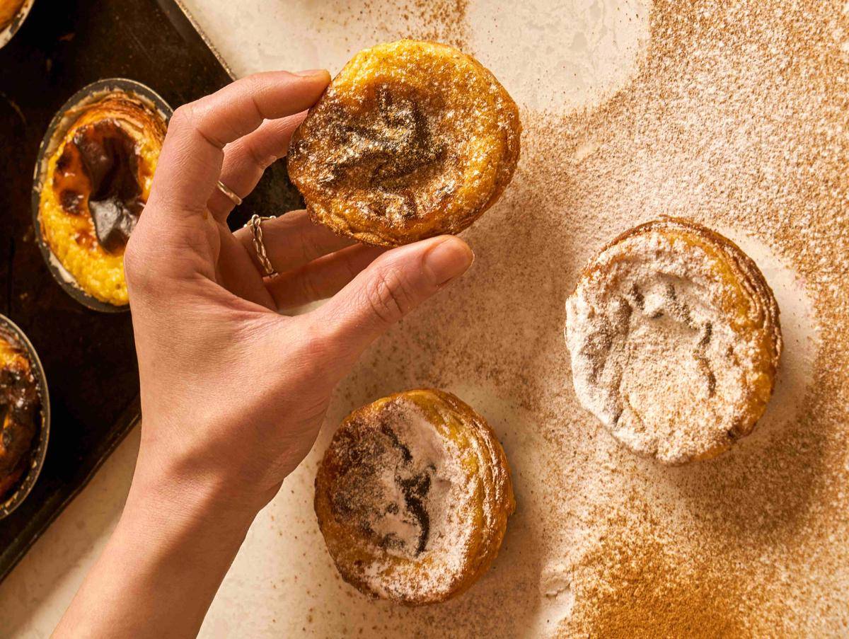 ilustrasi pastel de nata (vecteezy.com/Bogac Dalkiran)
