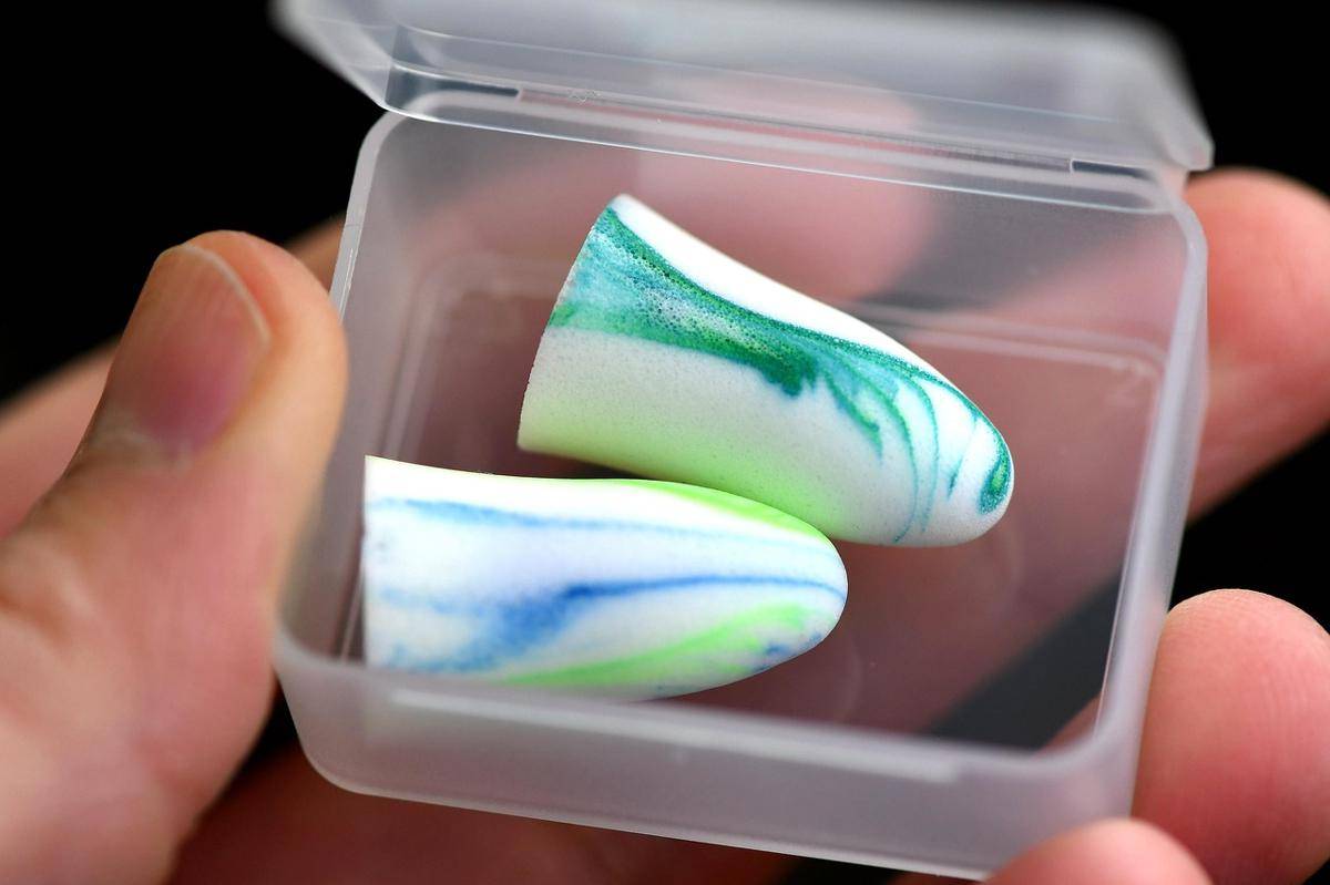 ilustrasi ear plug 