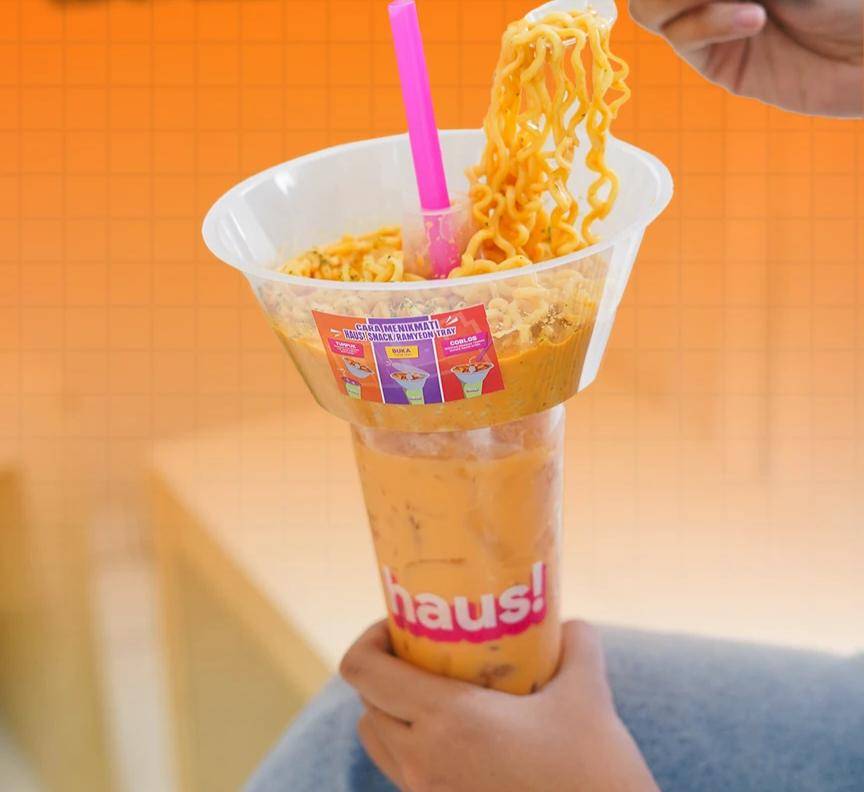 menu spicy cheese ramyeon tray choco lava dari Haus