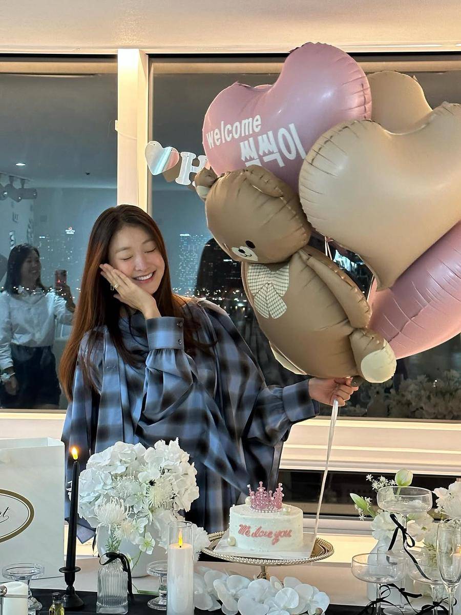 potret baby shower Lee Si Young (instagram.com/leesiyoung38)