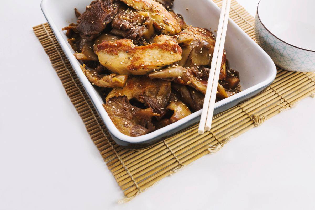 ilustrasi chicken teriyaki untuk isian gua bao 