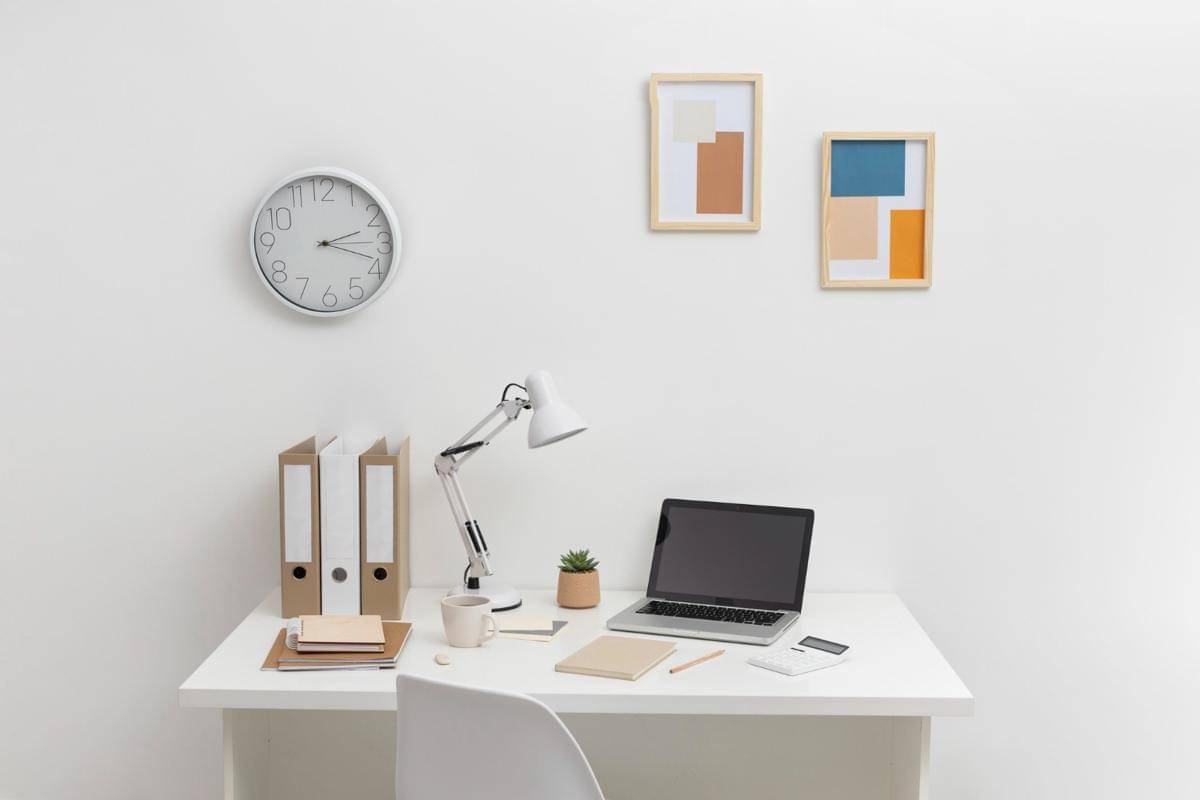 ilustrasi meja belajar warna putih