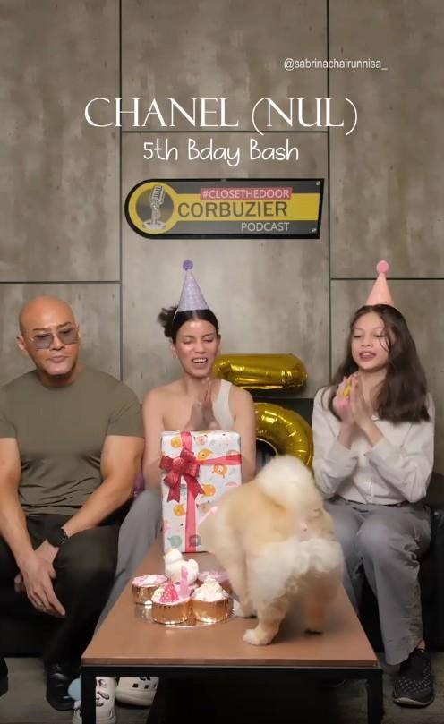 Deddy Corbuzier dan Sabrina dengan Chanel (Instagram.com/chanelinseoul_)
