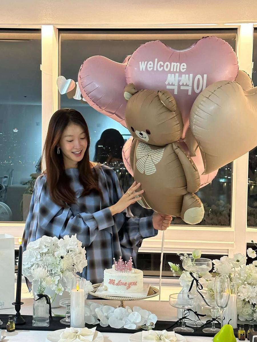 potret baby shower Lee Si Young (instagram.com/leesiyoung38)