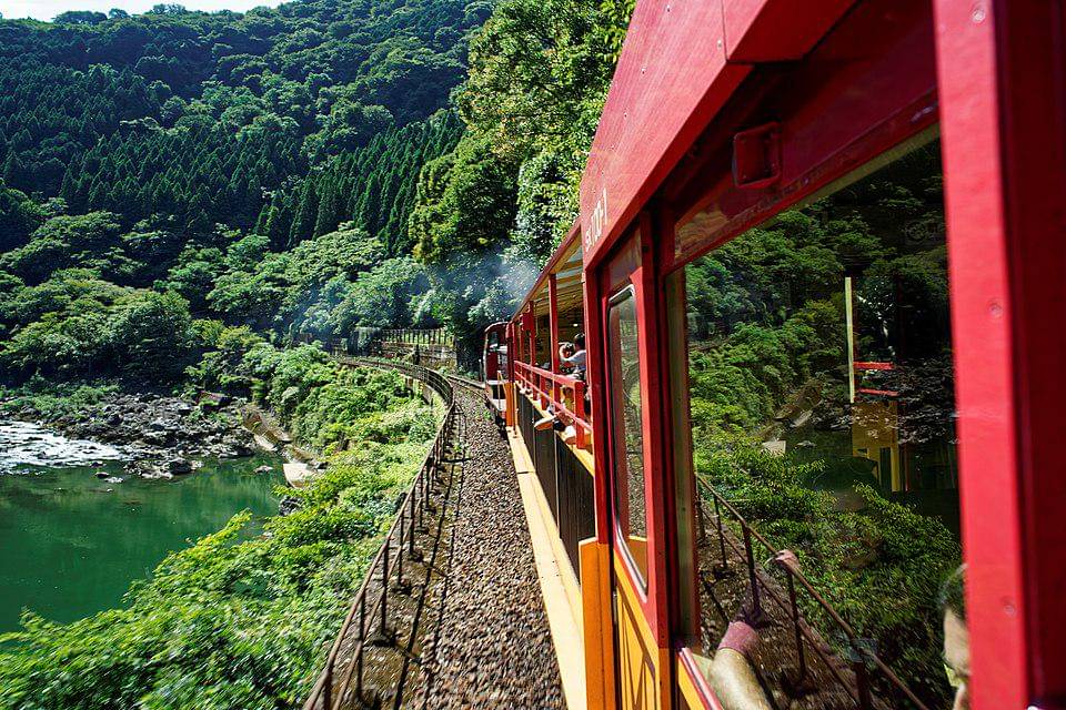 Sagano Romantic Train (commons.wikimedia.org/pang yu liu)