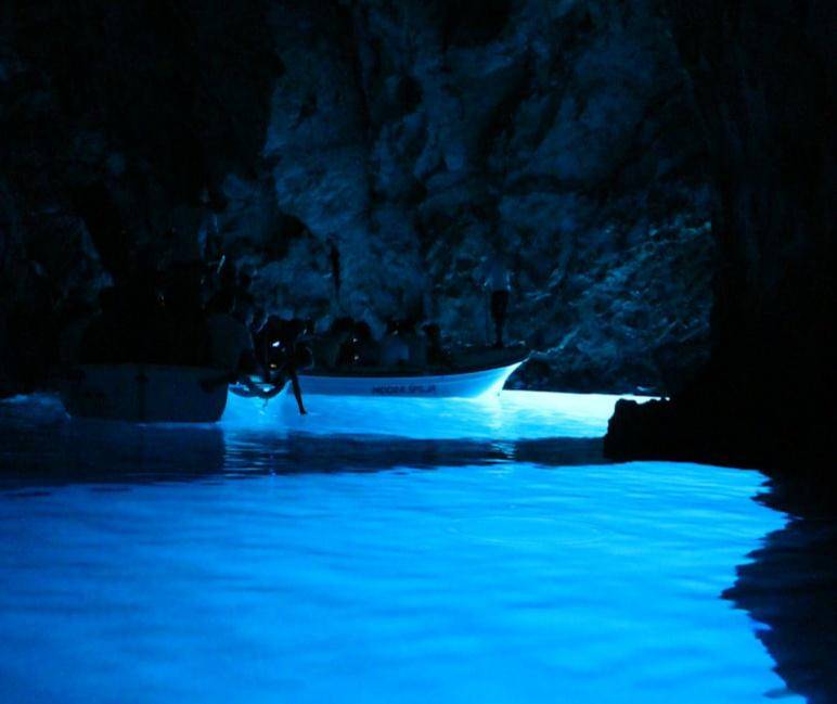 Potret Blue Cave di Kastellorizo (unsplash.com/James Crewdson)  