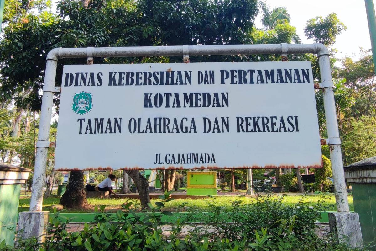Taman Olahraga dan Rekreasi Gajah Mada di Medan, ruang hijau asri untuk warga kota yang ingin berolahraga, bersantai, atau sekadar mencari udara segar di tengah hiruk-pikuk perkotaan. (Mangara Wahyudi )