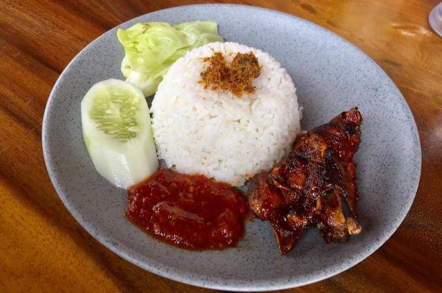 ilustrasi nasi gurih bebek bakar 