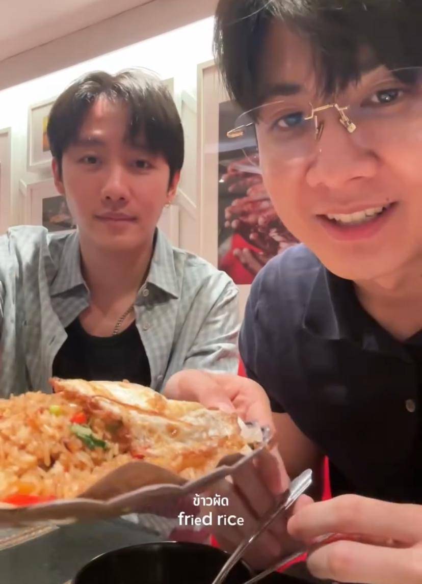 potret Bonnadol dan Mark Siwat perdana cobain seblak