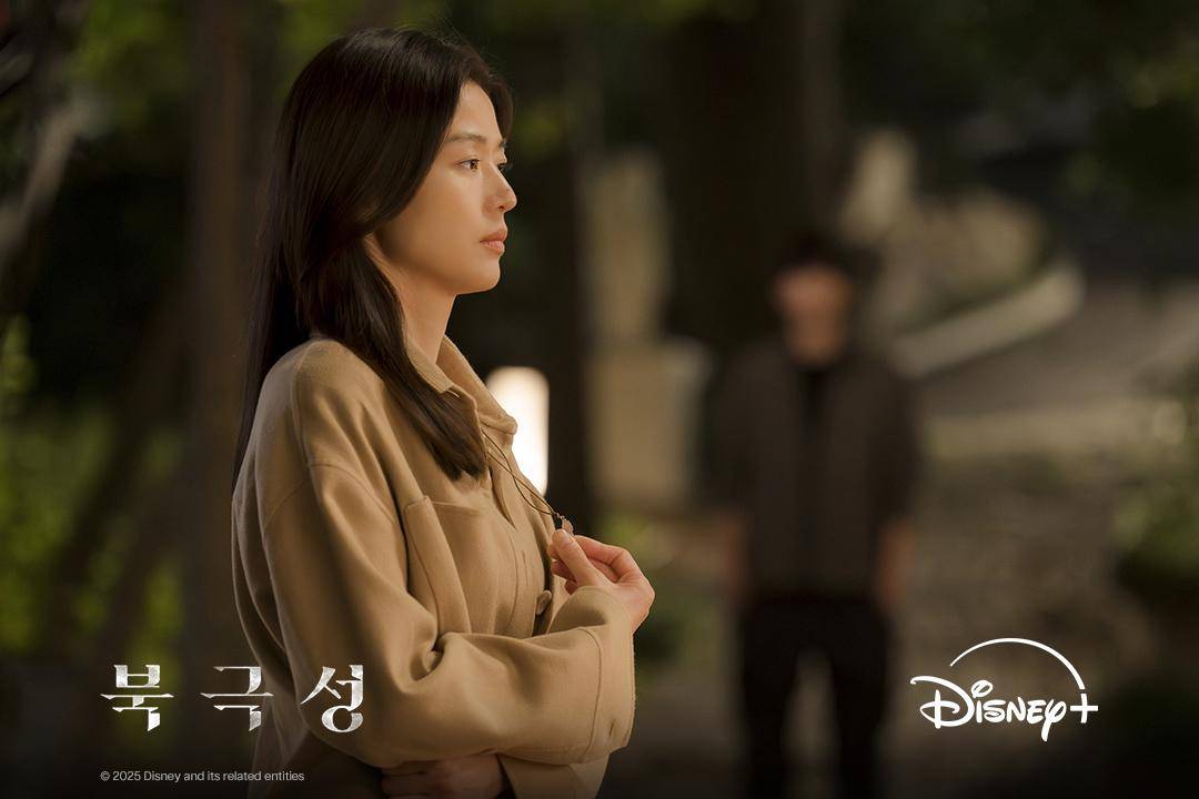 Jun Ji Hyun di drama Korea Tempest (instagram.com/disneypluskr)