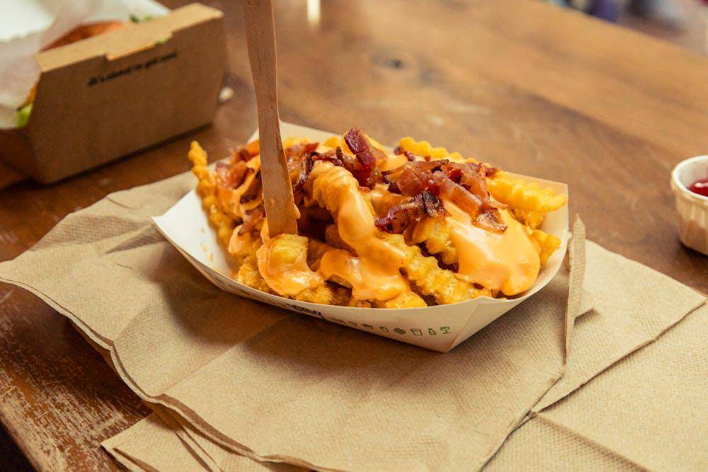 ilustrasi cheesy fries