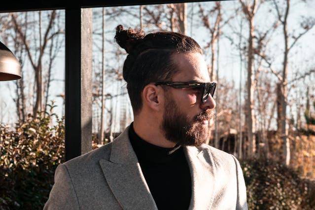 ilustrasi potongan rambut pria old school (pexels.com/emre keshavarz) 