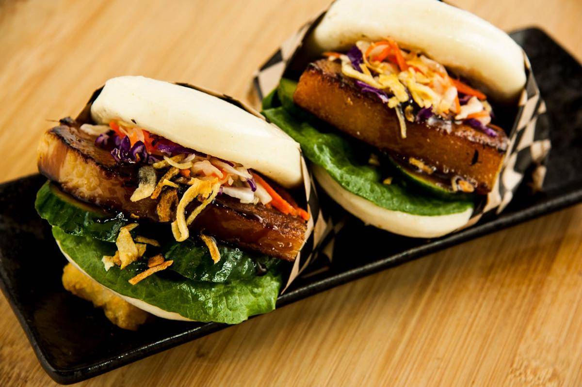 ilustrasi chicken teriyaki gua bao ala street food Taiwan