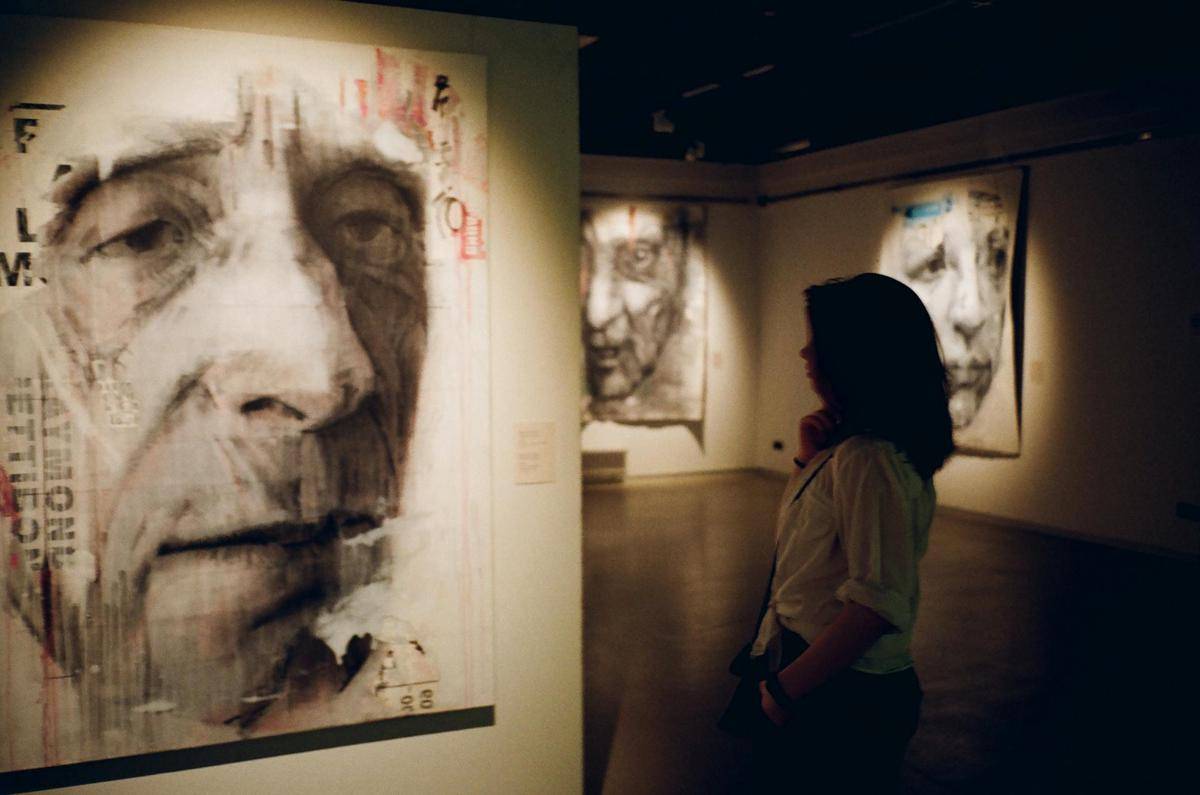 ilustrasi kurator museum 