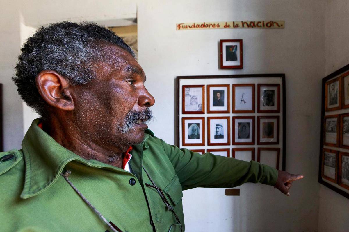 ilustrasi kurator museum 