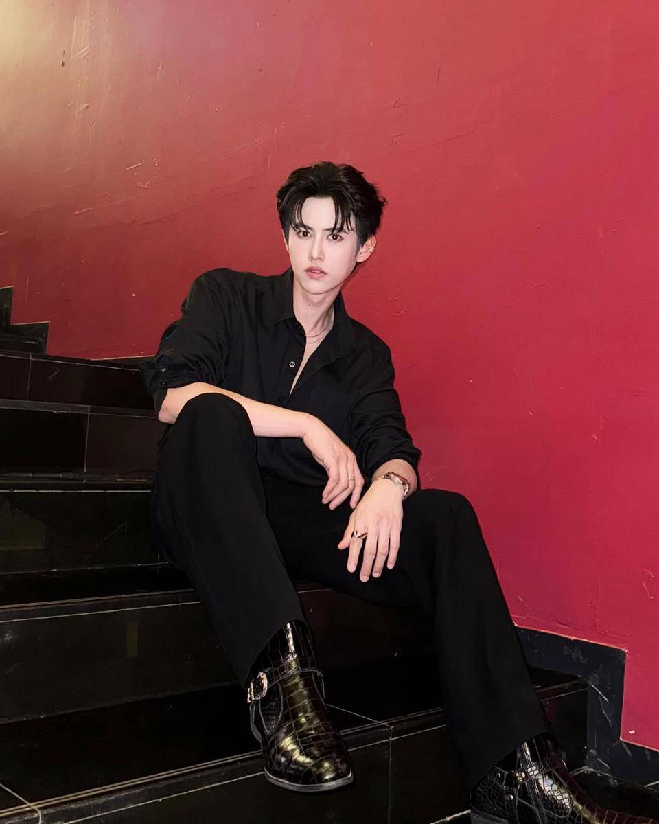 all black outfit ala Sood Yacht (instagram.com/s.yacht)