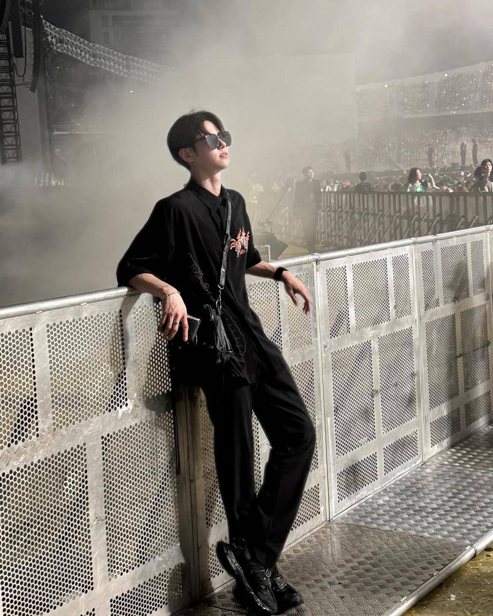 all black outfit ala Sood Yacht (instagram.com/s.yacht)