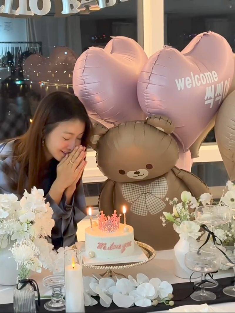 potret baby shower Lee Si Young (instagram.com/leesiyoung38)