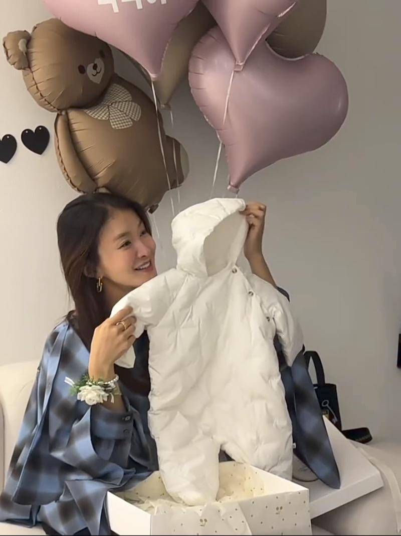 potret baby shower Lee Si Young (instagram.com/leesiyoung38)
