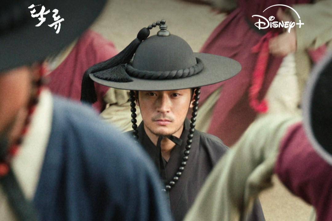 Jung Chun (Park Seo Ham) dalam drakor The Murky Stream 