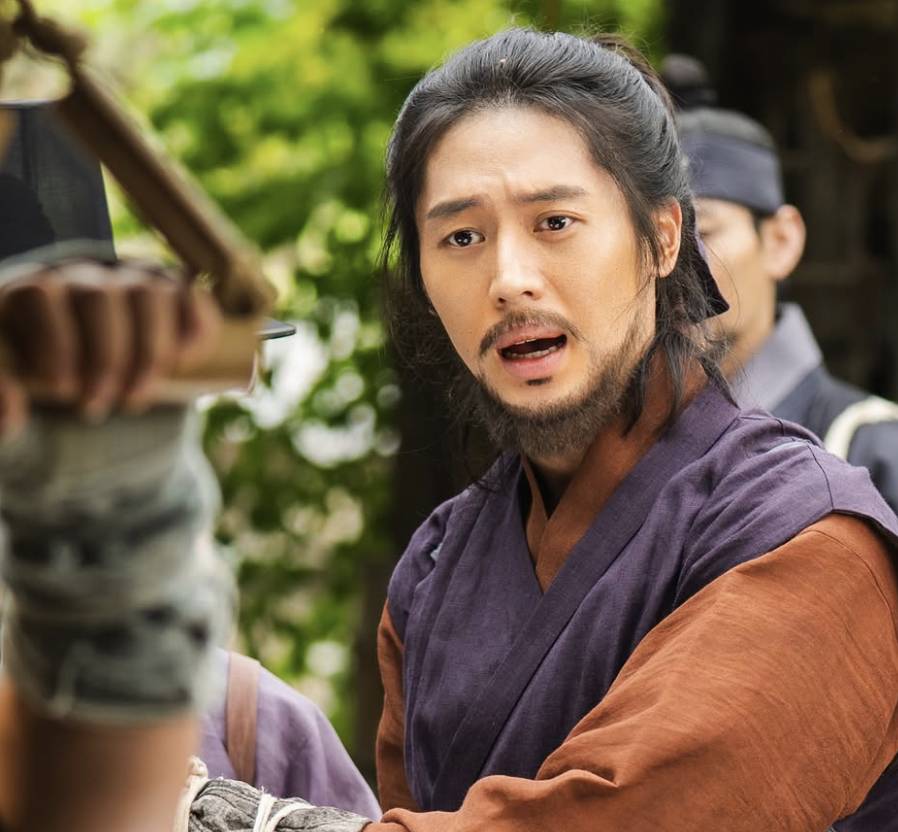 Lee Joon Ahn (instagram.com/in_2_weeks)