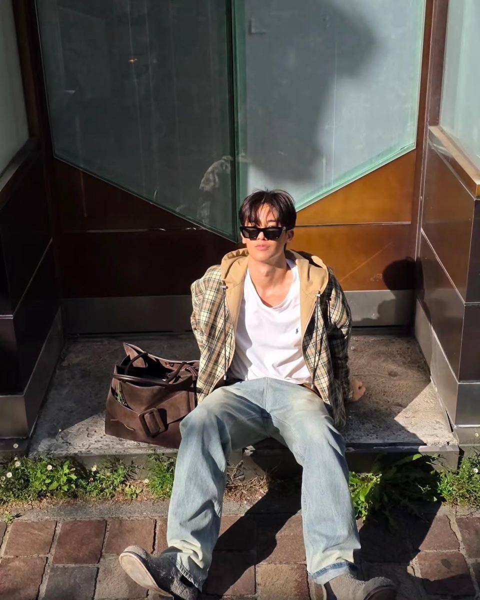 outfit Y2K style ala Tay Tawan (Instagram.com/tawan_v)